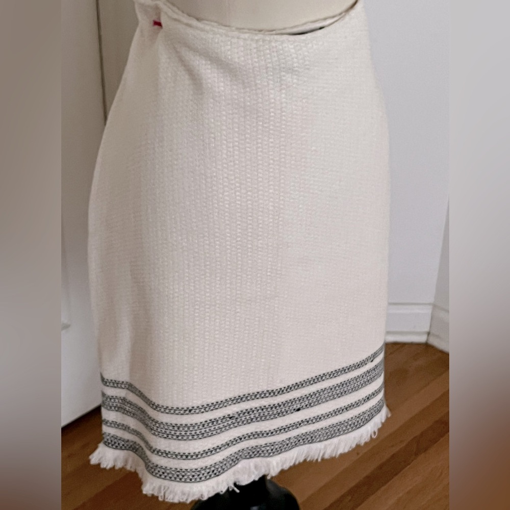 St. John Ivory / Black Knit Skirt with fringe 12 Preowned